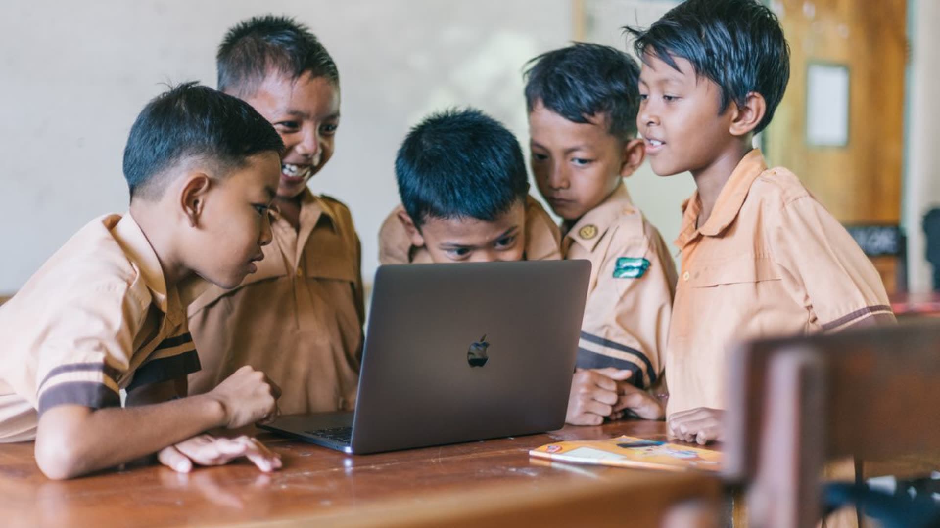 Selamat Datang di SMK Uji MSDJSNWE